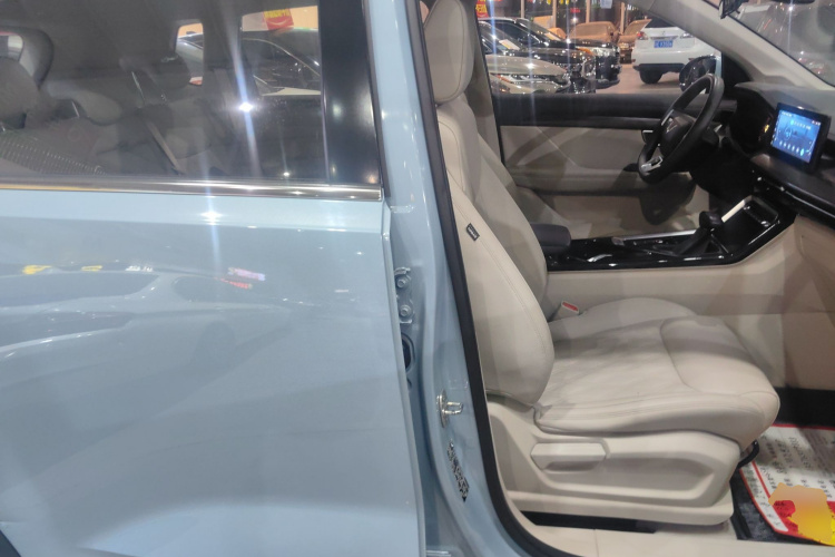 Wuling Asta 2021 #24 Wuling Asta 2021 صورة سيارة #24