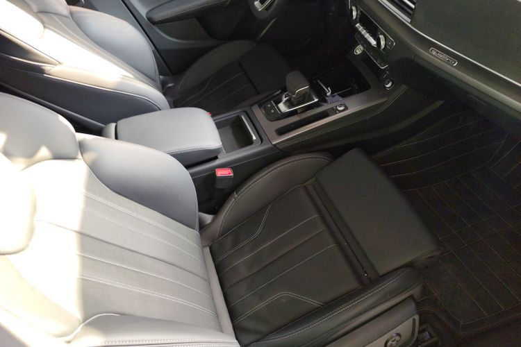 Audi Q5L 2025 car image #24