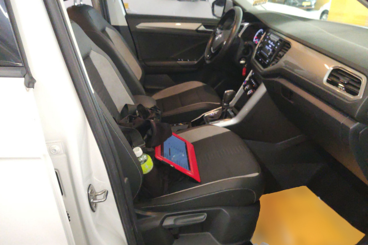 Volkswagen T-Roc 2018 #24 Volkswagen T-Roc 2018 car image #24