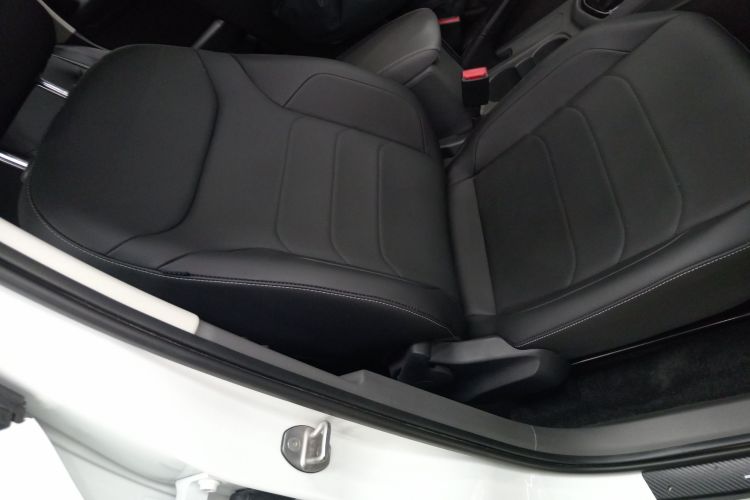 VS5 2020 car image #24