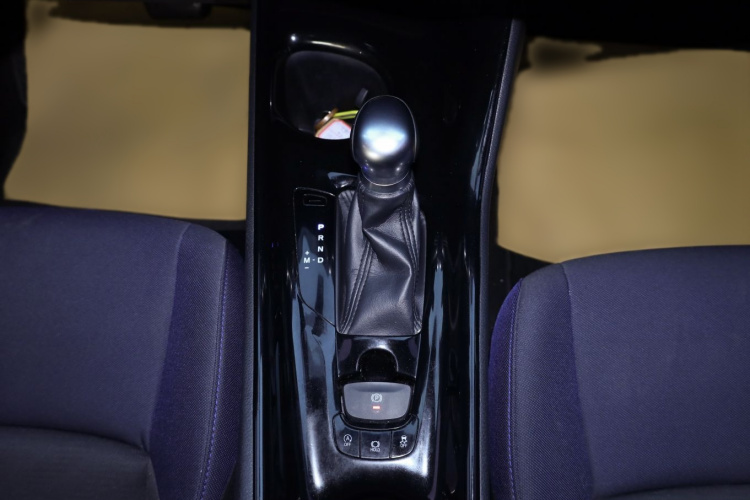 Toyota C-HR 2018 car image #24