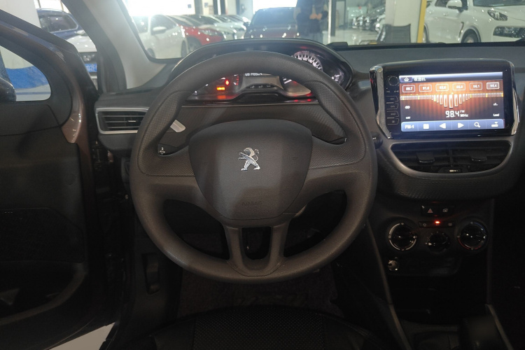 Peugeot 2008 2016 car image #24