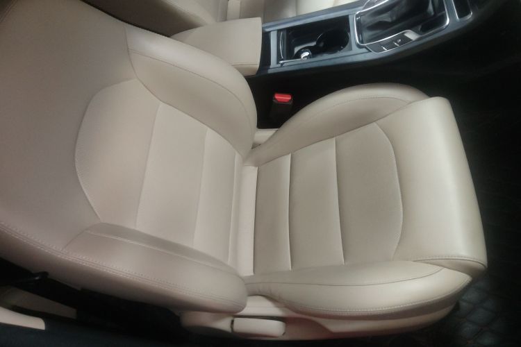 GEELY Emgrand 2019 car image #24