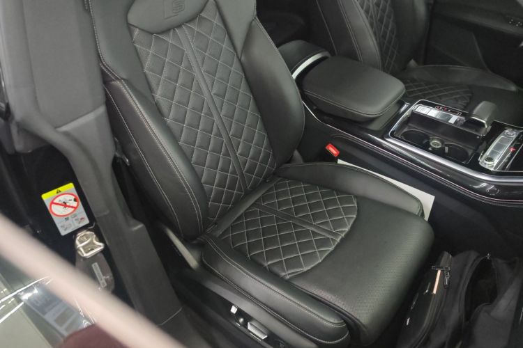 Audi Q8 2020 car image #24