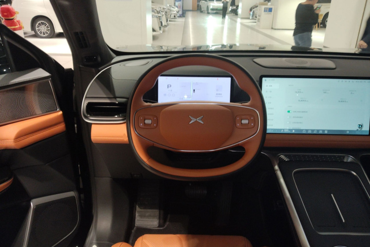 Xpeng G9 2025 immagine di auto #24