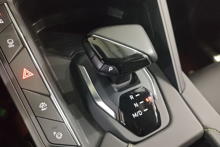 Lynk & Co 06 2023 car image #24