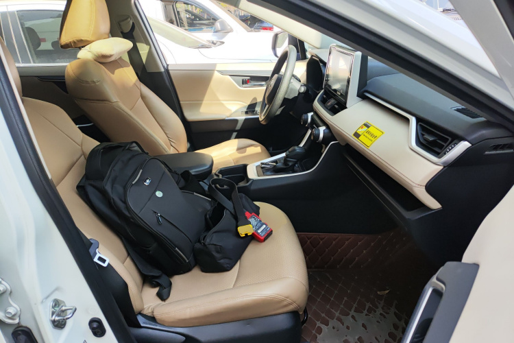 Toyota RAV4 2020 car image #24