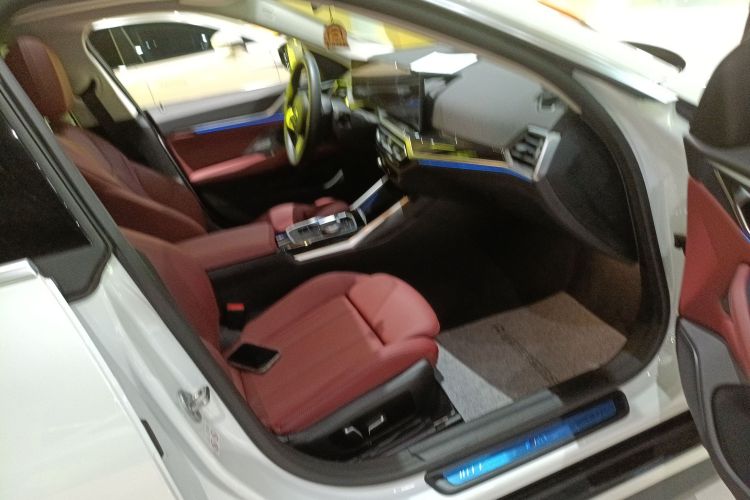 BMW i4 2025 car image #24