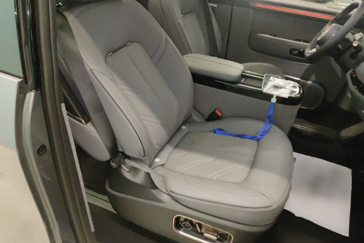 极氪 极氪MIX 2024 汽车图片 #24