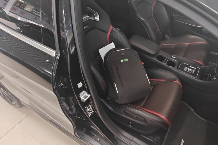 Mercedes-Benz GLA AMG 2016 immagine di auto #24