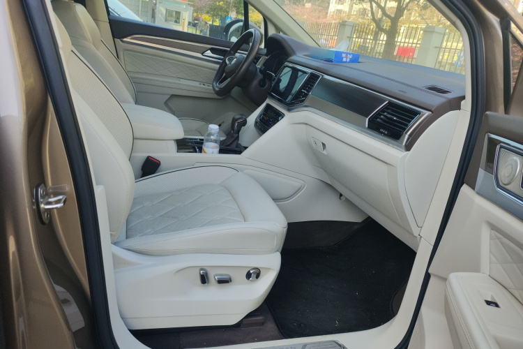 Volkswagen Viloran 2022 #24 Volkswagen Viloran 2022 car image #24