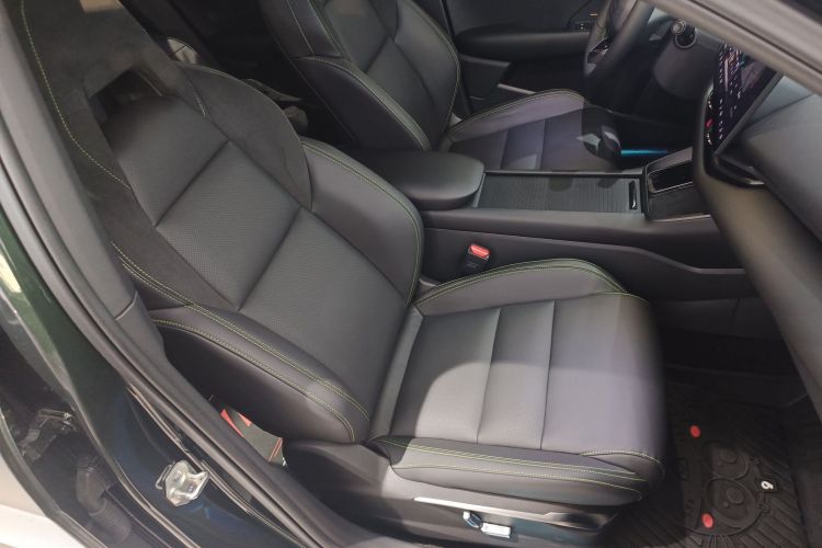 Lynk & Co 06 EM-P 2024 car image #24