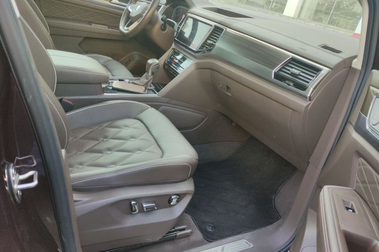 Volkswagen Viloran 2022 car image #24