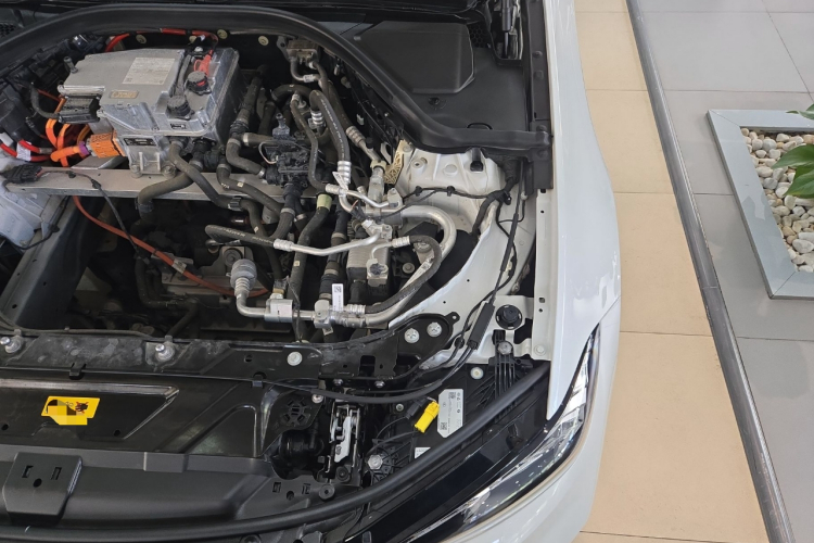 BMW i3 2024 car image #24