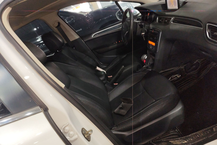 Peugeot 308 2015 car image #24