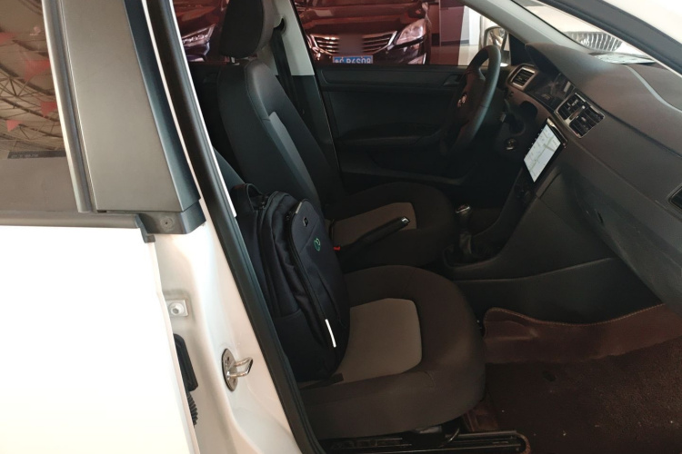 Skoda Rapid 2019 car image #24