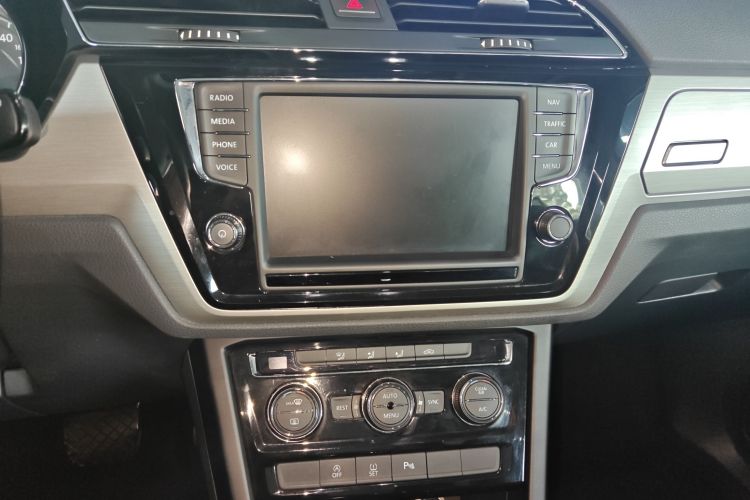 Volkswagen Touran 2019 #24 Volkswagen Touran 2019 car image #24