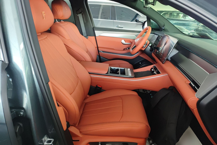 BYD Tang L 2025 صورة سيارة #24