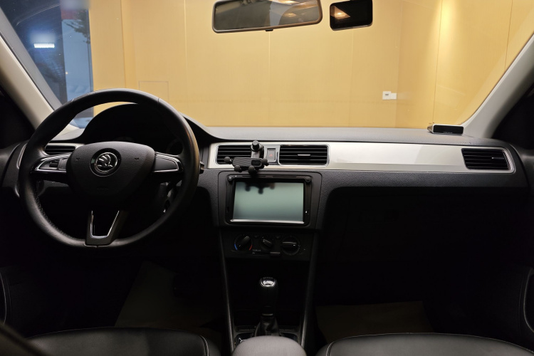 Skoda Rapid Spaceback 2019 car image #24