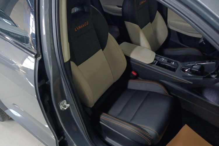 Lynk & Co 06 EM-P 2022 car image #24