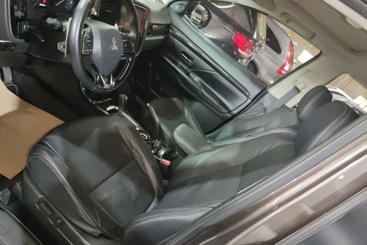 劳斯莱斯 欧蓝德 2017 汽车图片 #24