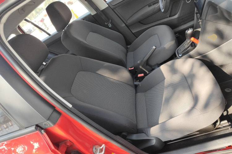 Skoda Rapid Spaceback 2018 car image #24