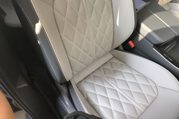 Volkswagen Tavendor 2024 car image #24