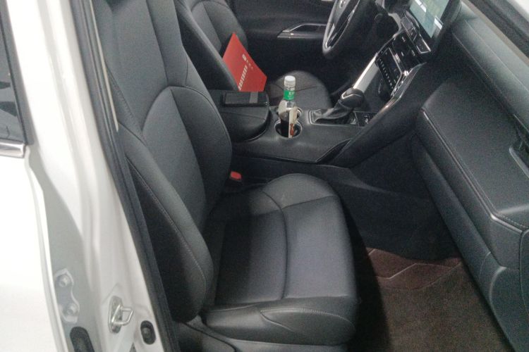 Toyota Venza 2023 صورة سيارة #24