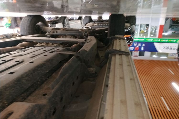 Nissan 2019 car image #24