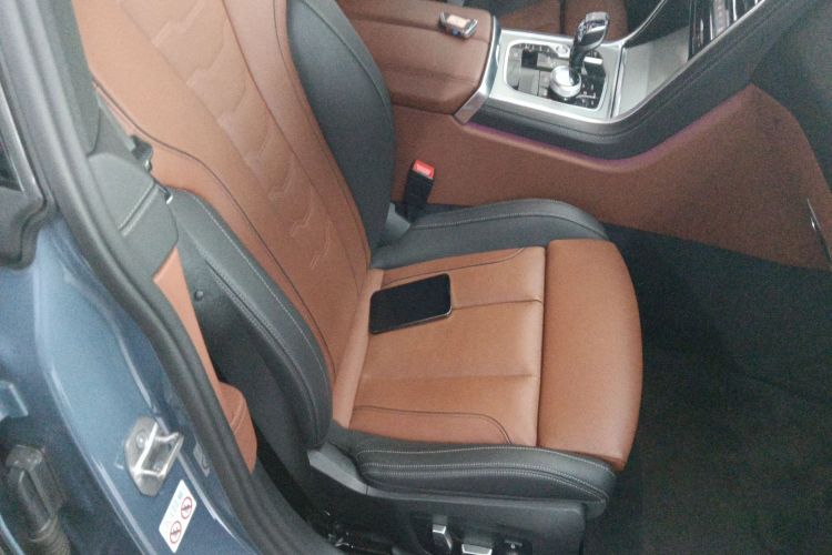 BMW 8 Series 2020 car image #24