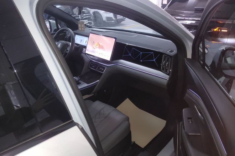 BYD SongL DM-i 2025 #24 BYD SongL DM-i 2025 car image #24