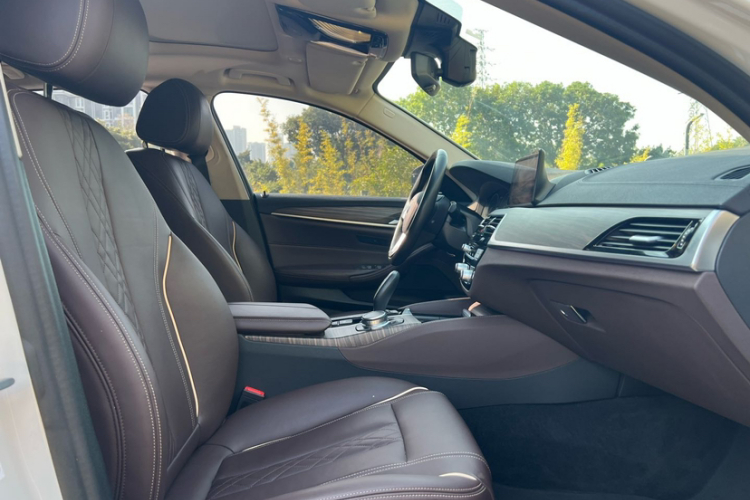 BMW 5 Series New Energy 2019 #24 BMW 5 Series New Energy 2019 car image #24