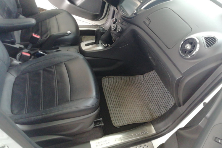 Chevrolet Tracker 2015 immagine di auto #24