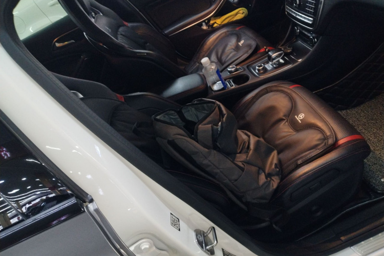 Mercedes-Benz GLA AMG 2018 imagem de carro #24