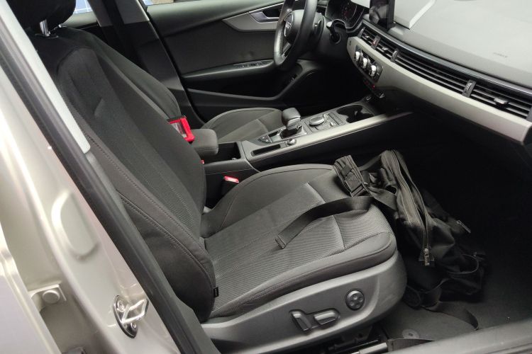 Audi A4L 2018 car image #24