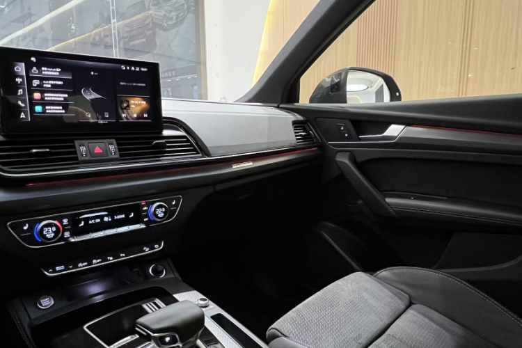 Audi Q5L Sportback 2023 immagine di auto #24