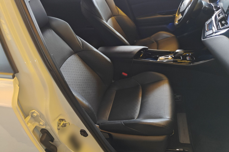 Toyota C-HR EV 2021 immagine di auto #24