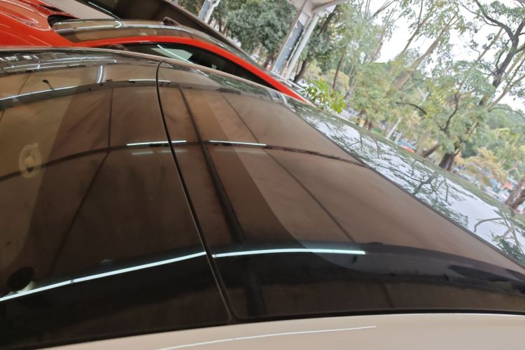 Tesla Model Y L 2025 image de voiture #24