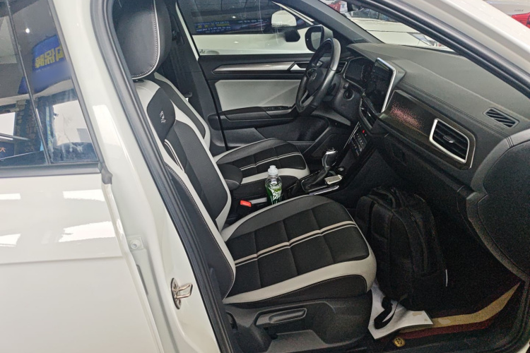 T-Roc 2023 car image #24
