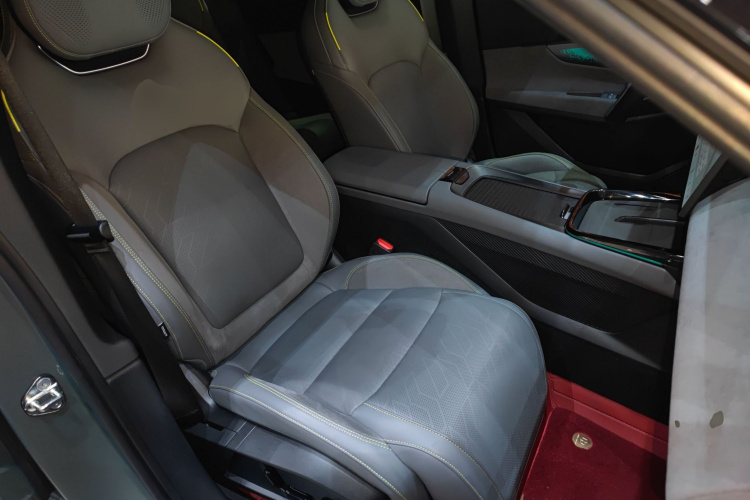Lynk & Co 08 EM-P 2023 car image #24