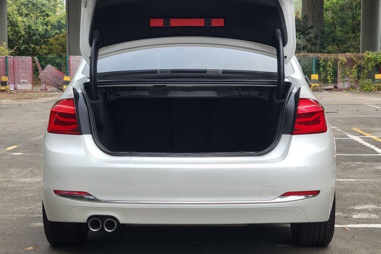 BMW 3 Series 2017 car image #24