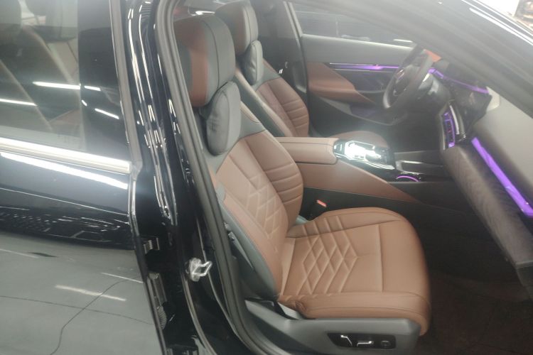 BMW i5 2025 car image #24