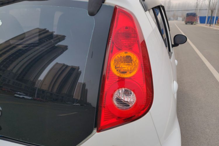 BYD e1 2020 car image #24