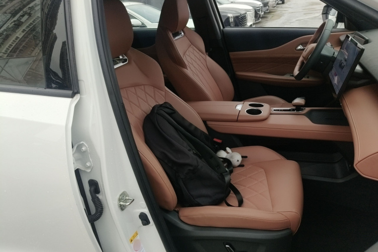 Changan UNI-Z PHEV 2024 #24 Changan UNI-Z PHEV 2024 car image #24