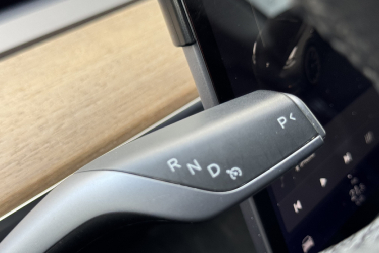 Tesla Model Y 2021 car image #24