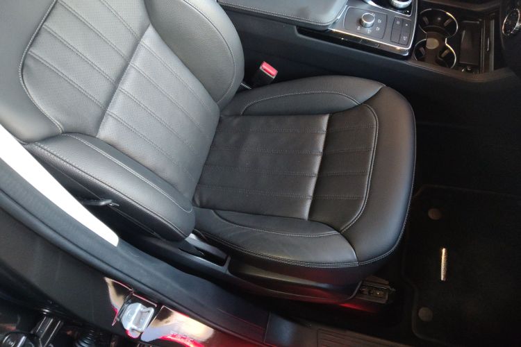 Mercedes-Benz GLE Class 2018 car image #24