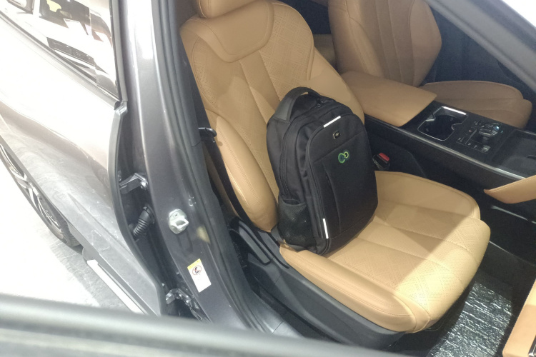 BYD SongL DM-i 2024 #24 BYD SongL DM-i 2024 car image #24