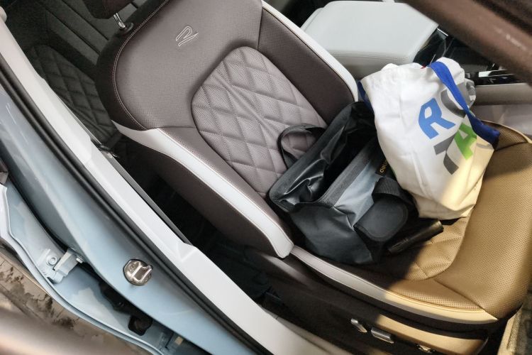 Volkswagen Tavendor 2023 car image #24