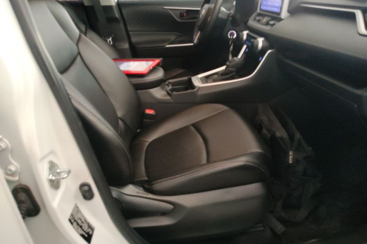 Toyota RAV4 2021 car image #24