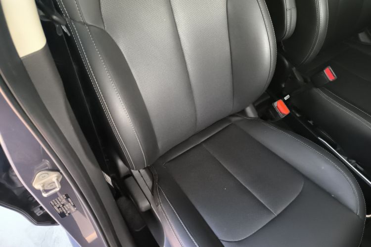 哪吒汽车 哪吒V 2021 汽车图片 #24